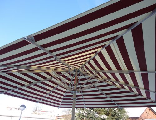 Große Sonnenschirme neu bespannen